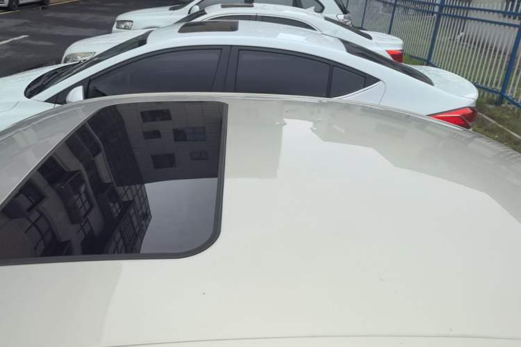 Used Roewe i5 2019 1.5L Automatic 4G Connected Langhao Edition Roof