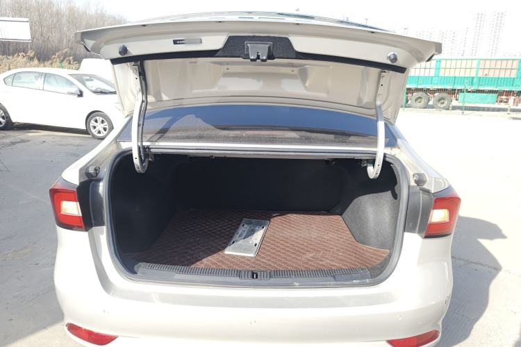 Used Roewe i5 2019 1.5L Manual 4G Connect Leehao Flagship Edition Trunk