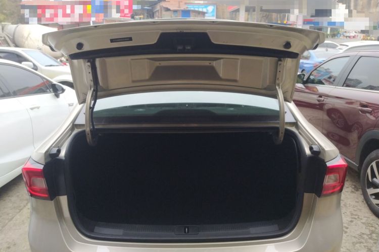 Used Roewe i5 2019 1.5L Automatic 4G Connected Langhao Edition Trunk