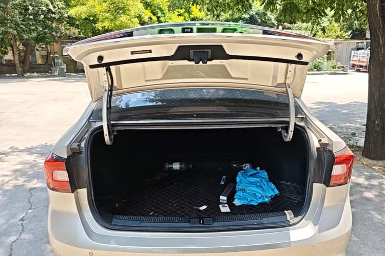 Used Roewe i5 2019 1.5L Automatic 4G Connected Langhao Edition Trunk