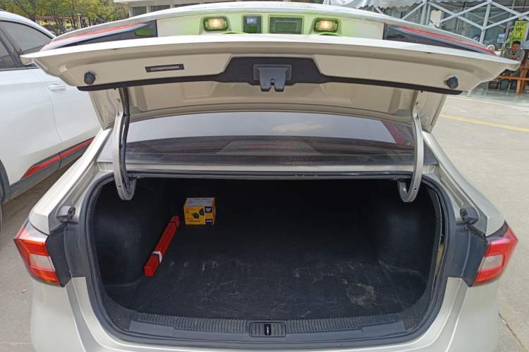 Used Roewe i5 2019 1.5L Automatic 4G Connected Langhao Edition Trunk