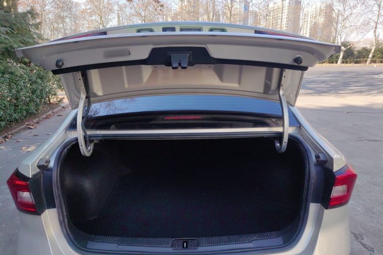 Used Roewe i5 2019 1.5L Manual 4G Connected Langyue Edition Trunk