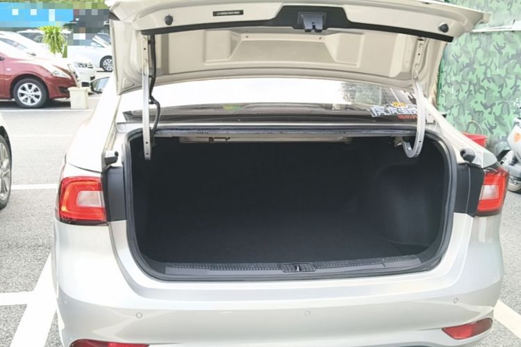Used Roewe i5 2019 1.5L Automatic 4G Connected Langhao Edition Trunk