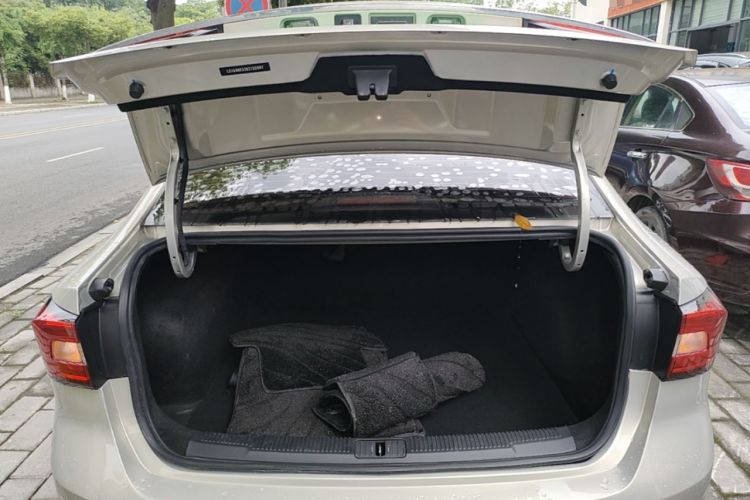 Used Roewe i5 2019 1.5L Automatic 4G Connected Linghao Edition Trunk