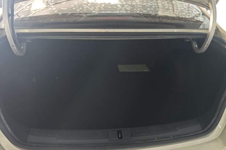 Used Roewe i5 2019 1.5L Automatic 4G Connected Langhao Edition Trunk