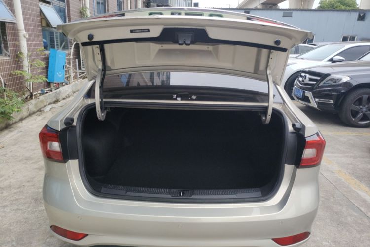 Used Roewe i5 2019 1.5L Automatic 4G Connected Langhao Edition Trunk
