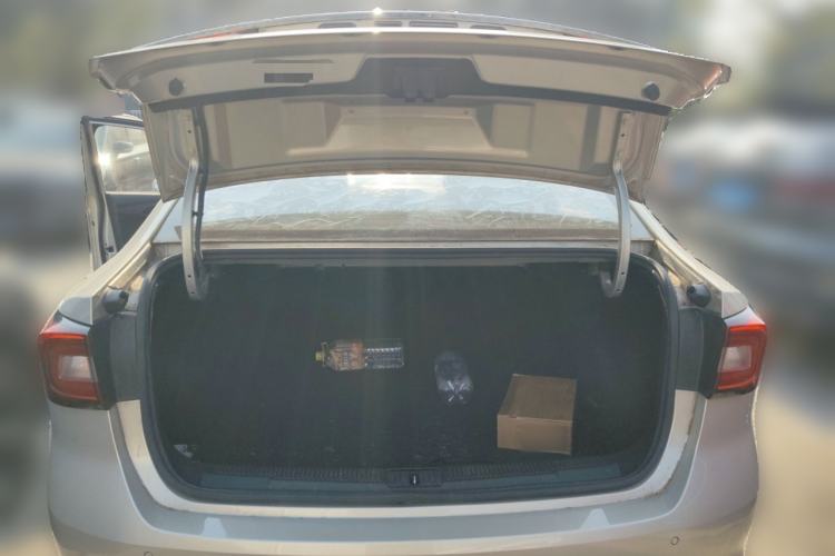 Used Roewe i5 2019 1.5L Automatic 4G Connected Langhao Edition Trunk