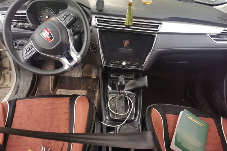 Used Roewe i5 2019 1.5L Automatic 4G Connected Langhao Edition Center Console