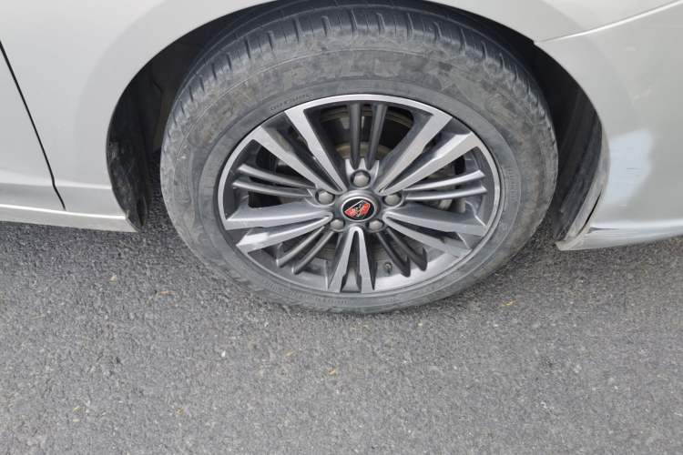 Used Roewe i5 2019 1.5L Automatic 4G Connected Langhao Edition Right Front Wheel Hub