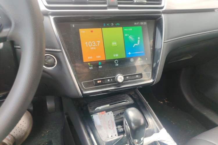 Used Roewe i5 2019 1.5L Automatic 4G Connected Langhao Edition Audio And AC Panel