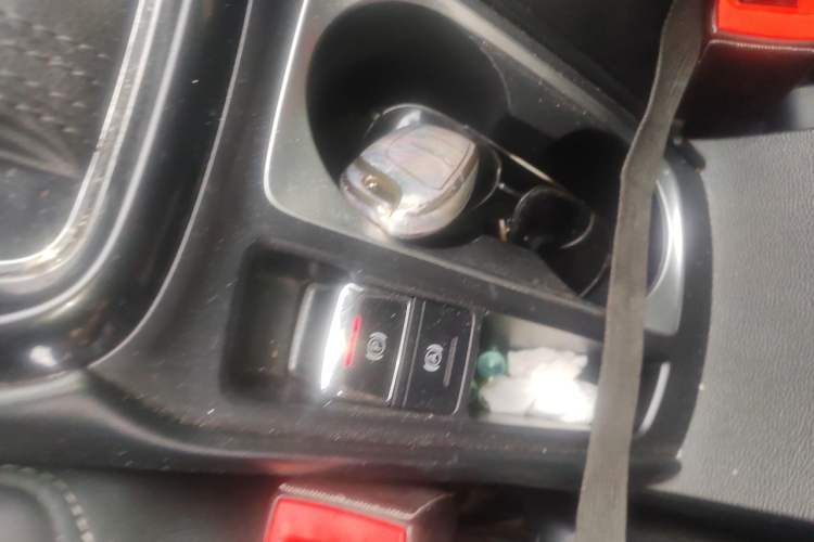 Used Roewe i5 2019 1.5L Automatic 4G Connected Langhao Edition Gear Lever