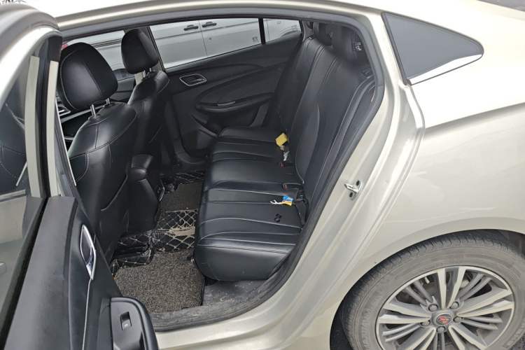 Used Roewe i5 2019 1.5L Automatic 4G Connected Langhao Edition Left Rear Seat