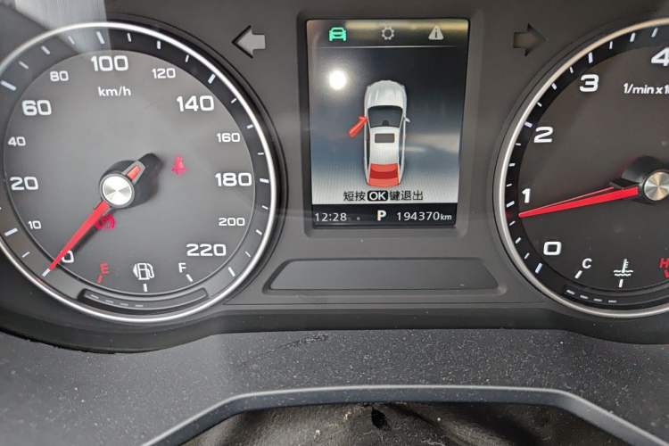 Used Roewe i5 2019 1.5L Automatic 4G Connected Langhao Edition Odometer Close Up