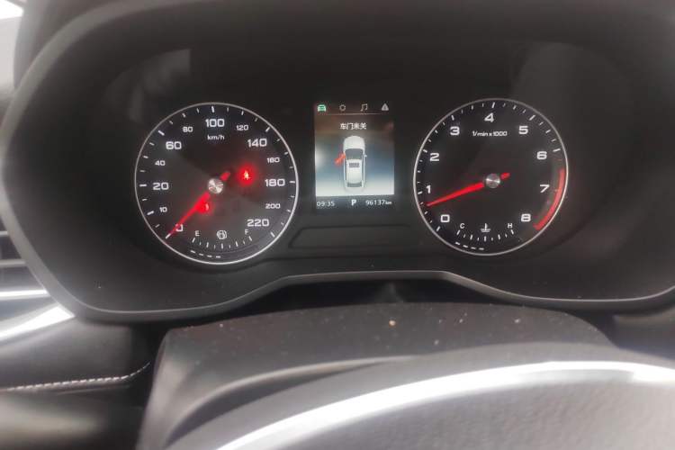 Used Roewe i5 2019 1.5L Automatic 4G Connected Langhao Edition Odometer Close Up