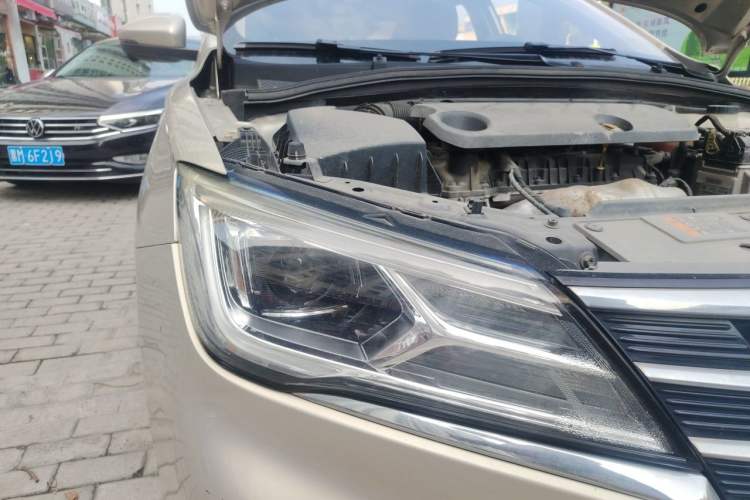 Used Roewe i5 2019 1.5L Automatic 4G Connected Langhao Edition Right Front Headlight
