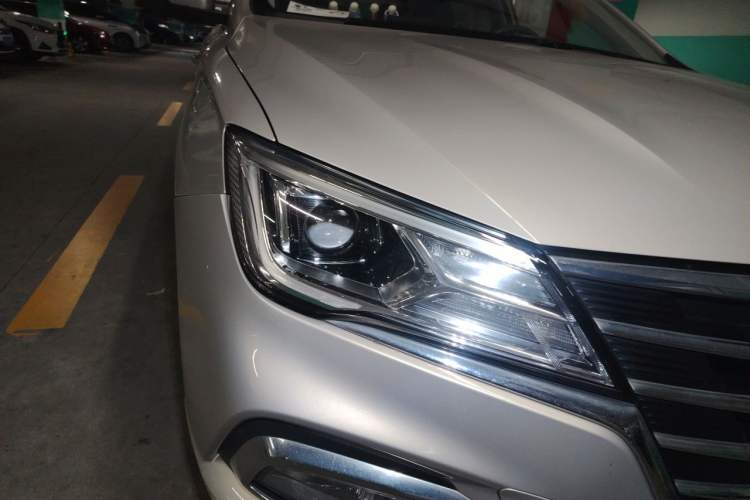 Used Roewe i5 2019 1.5L Automatic 4G Connected Langhao Edition Right Front Headlight