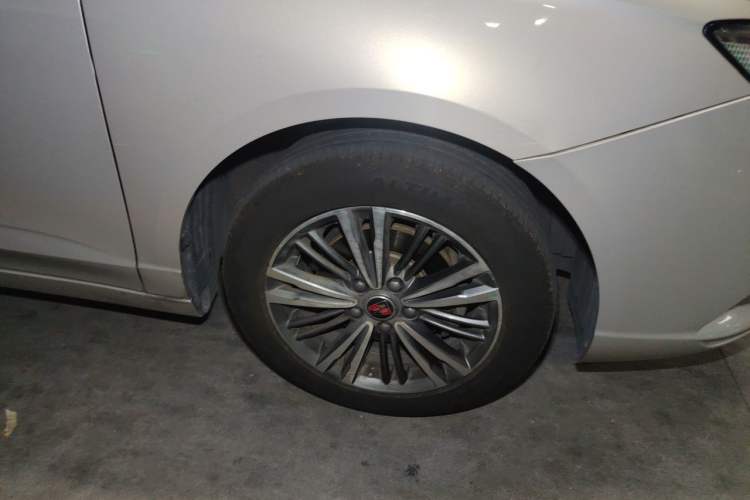 Used Roewe i5 2019 1.5L Automatic 4G Connected Langhao Edition Right Front Wheel Hub
