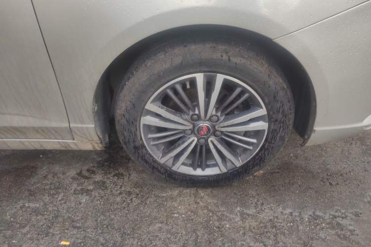 Used Roewe i5 2019 1.5L Automatic 4G Connected Langhao Edition Right Front Wheel Hub
