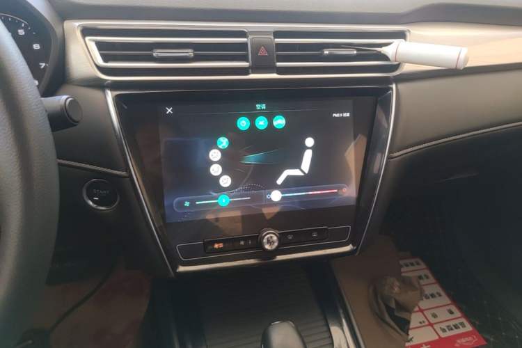 Used Roewe i5 2019 1.5L Automatic 4G Connected Linghao Flagship Edition Audio And AC Panel