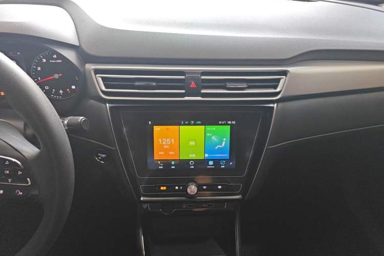 Used Roewe i5 2019 1.5L Manual 4G Connect Leehao Flagship Edition Audio And AC Panel