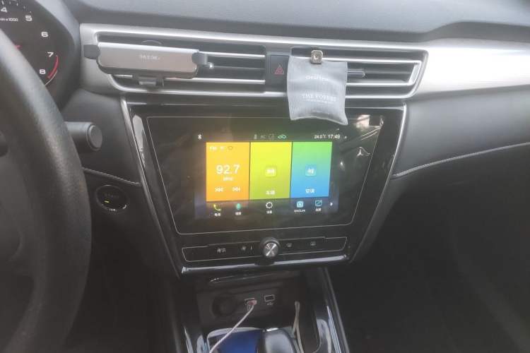 Used Roewe i5 2019 1.5L Automatic 4G Connected Langyue Edition Audio And AC Panel