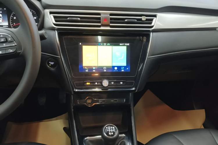 Used Roewe i5 2019 1.5L Manual 4G Connectable Langhao Edition Audio And AC Panel