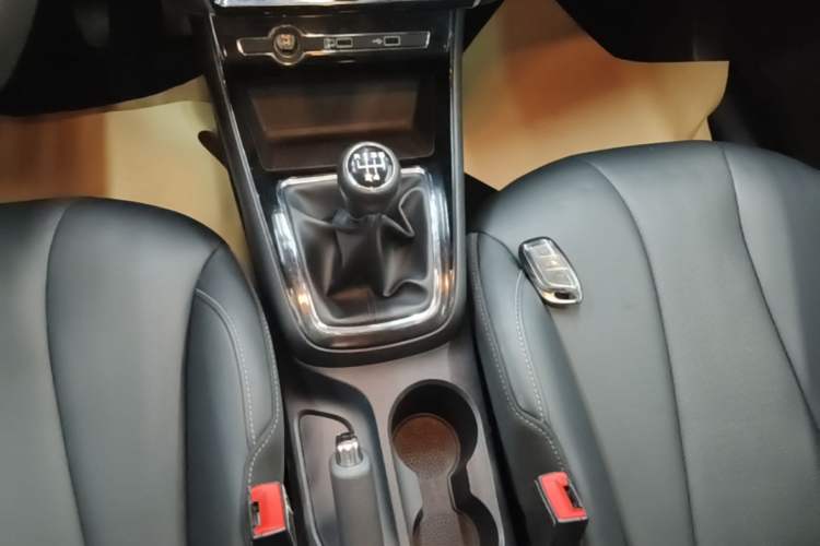 Used Roewe i5 2019 1.5L Manual 4G Connectable Langhao Edition Gear Lever