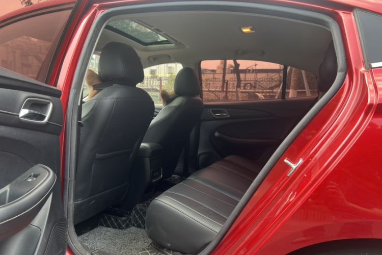 Used Roewe i5 2019 1.5L Automatic 4G Connected Langzhen Edition Interior 1