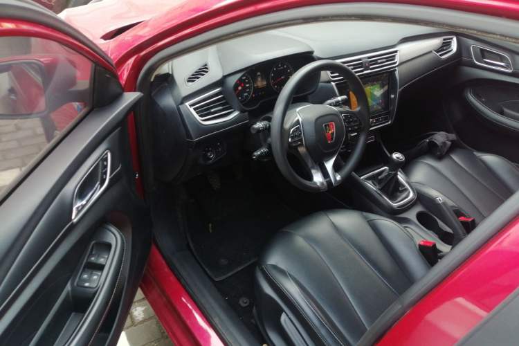 Used Roewe i5 2019 1.5L Manual 4G Connectable Langhao Edition Interior 3