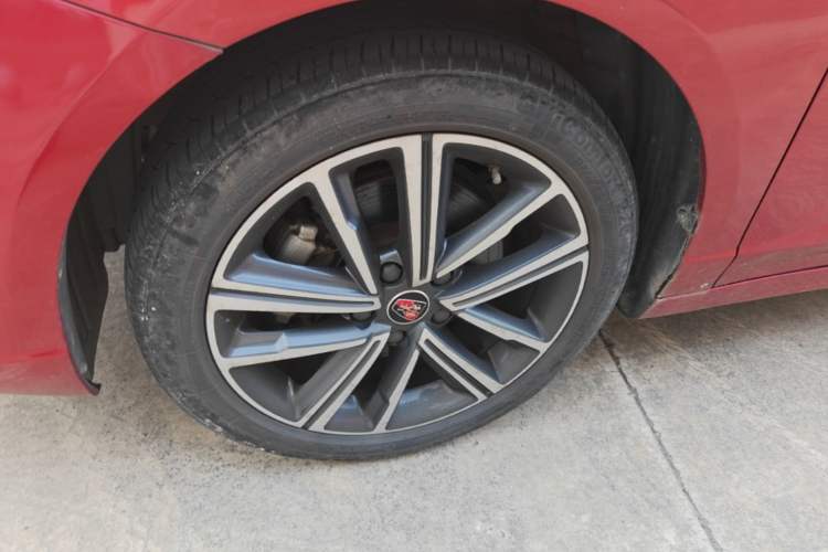 Used Roewe i5 2019 20T Automatic 4G Connected Supercharged Flagship Edition Left Front Wheel Hub