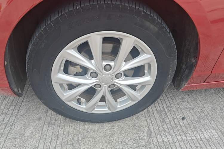 Used Roewe i5 2019 1.5L Automatic 4G Connected Langyue Edition Left Front Wheel Hub