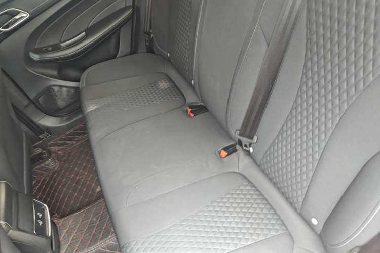 Used Roewe i5 2019 1.5L Automatic 4G Connected Langyue Edition Left Rear Seat