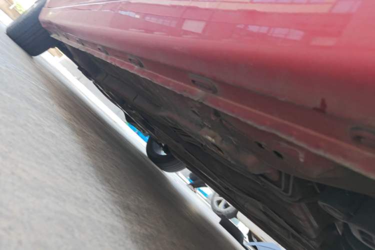 Used Roewe i5 2019 20T Automatic 4G Connected Supercharged Flagship Edition Left Side Sill