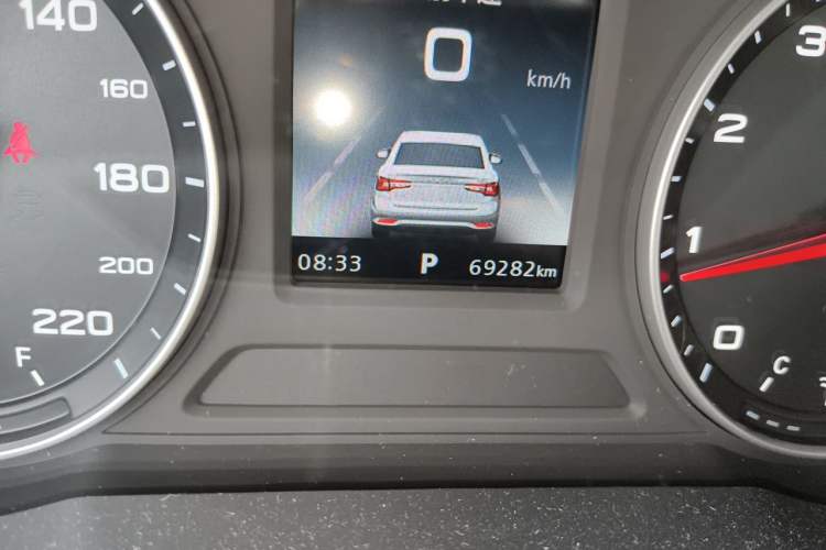 Used Roewe i5 2019 1.5L Automatic 4G Connected Linghao Flagship Edition Odometer Close Up