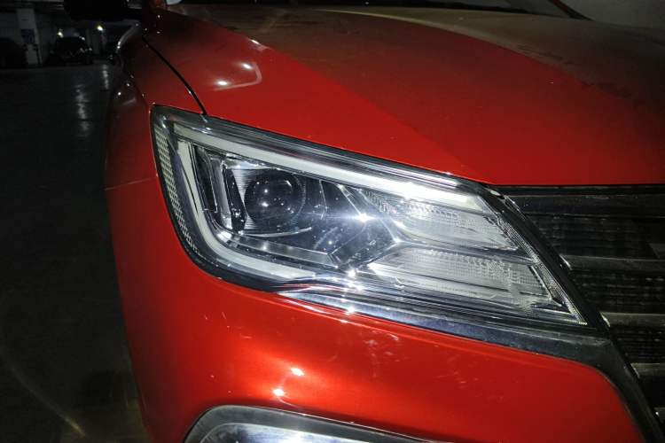 Used Roewe i5 2019 1.5L Automatic 4G Connected Langhao Edition Right Front Headlight