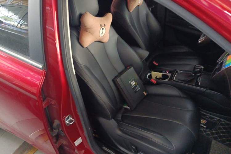 Used Roewe i5 2019 1.5L Automatic 4G Connected Langzhen Edition Right Front Seat