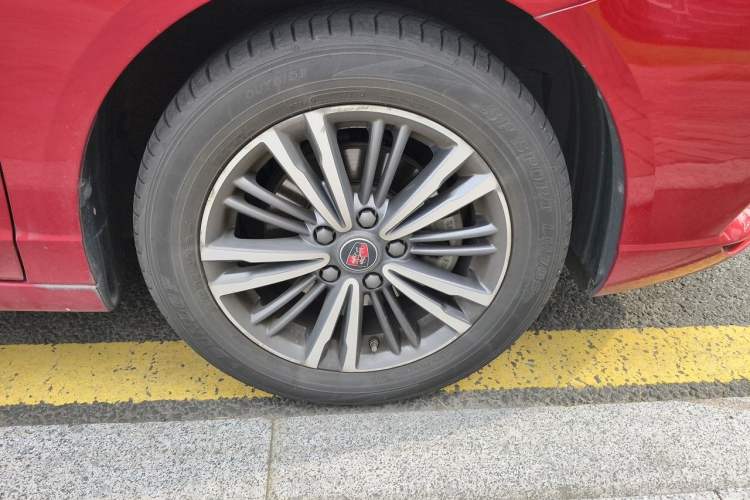 Used Roewe i5 2019 1.5L Automatic 4G Connected Linghao Flagship Edition Right Front Wheel Hub