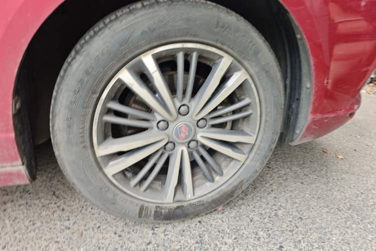 Used Roewe i5 2019 1.5L Automatic 4G Connected Langhao Edition Right Front Wheel Hub