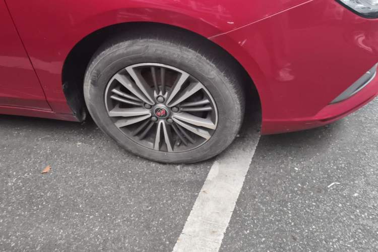 Used Roewe i5 2019 1.5L Manual 4G Connect Leehao Flagship Edition Right Front Wheel Hub