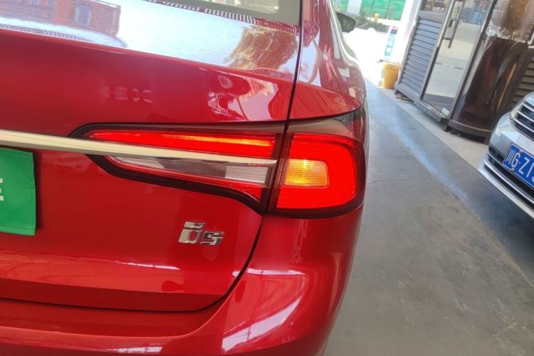 Used Roewe i5 2019 1.5L Automatic 4G Connected Linghao Flagship Edition Right Rear Taillight
