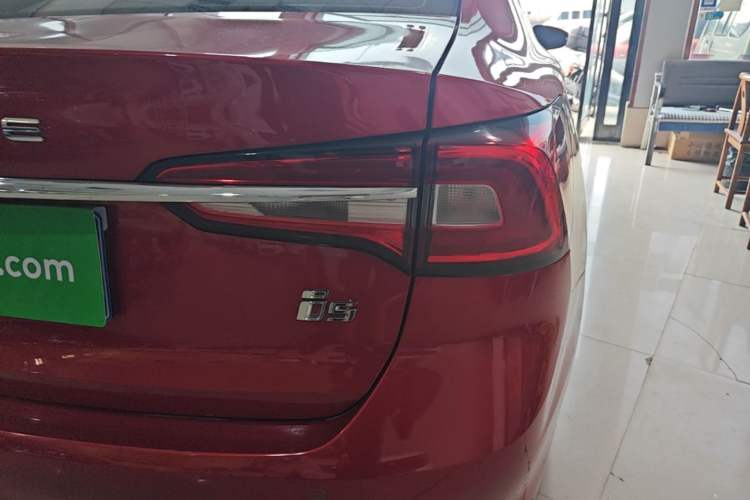 Used Roewe i5 2019 1.5L Manual 4G Connect Leehao Flagship Edition Right Rear Taillight