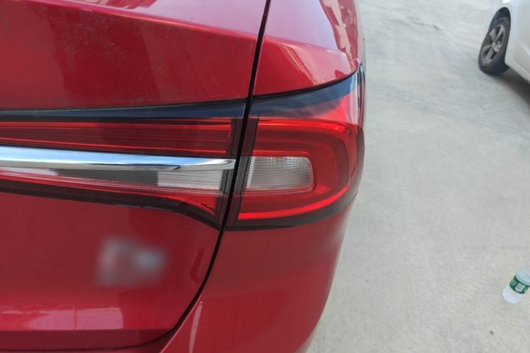 Used Roewe i5 2019 20T Automatic 4G Connected Supercharged Flagship Edition Right Rear Taillight