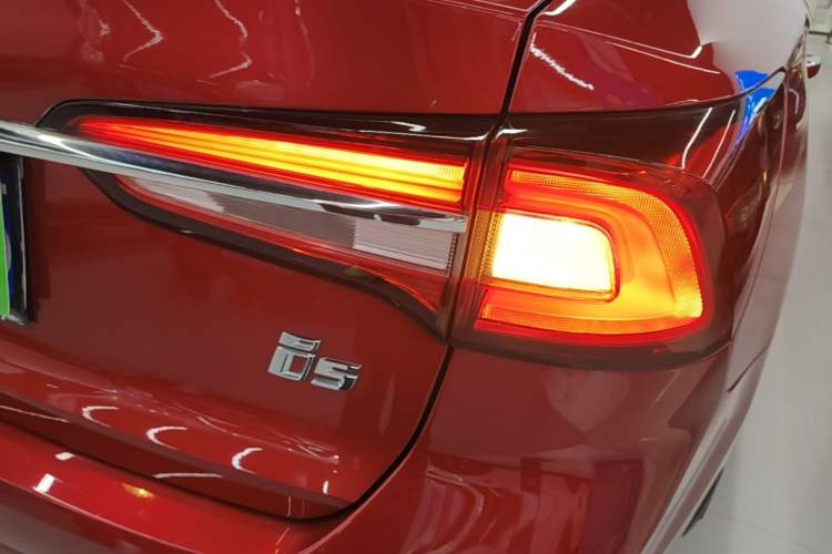 Used Roewe i5 2019 1.5L Manual 4G Connectable Langhao Edition Right Rear Taillight