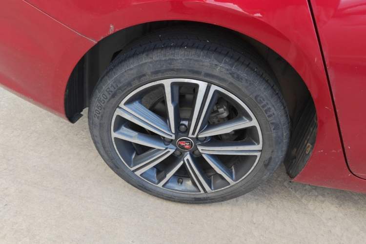 Used Roewe i5 2019 20T Automatic 4G Connected Supercharged Flagship Edition Right Rear Wheel Hub