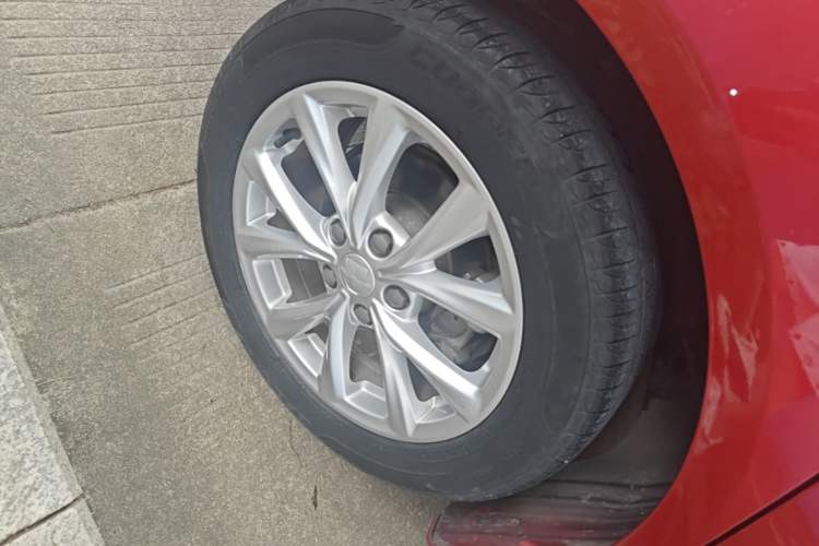 Used Roewe i5 2019 1.5L Automatic 4G Connected Langyue Edition Right Rear Wheel Hub