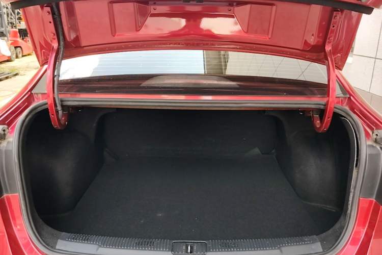 Used Roewe i5 2019 1.5L Manual 4G Connectable Langhao Edition Trunk