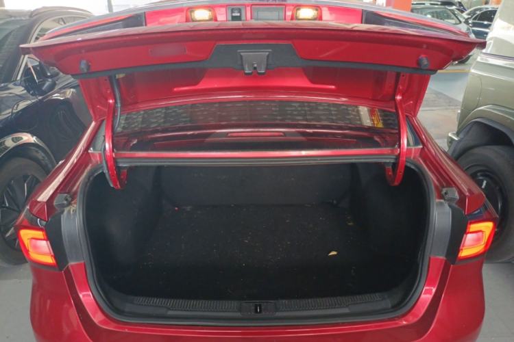 Used Roewe i5 2019 1.5L Automatic 4G Connected Langzhen Edition Trunk