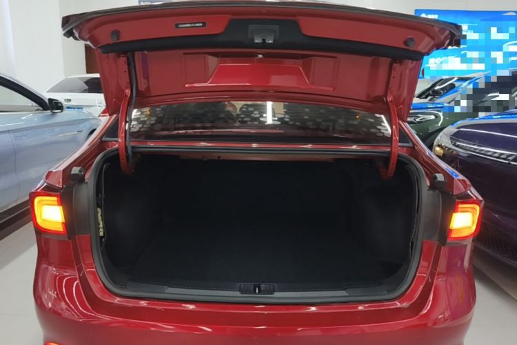 Used Roewe i5 2019 1.5L Manual 4G Connectable Langhao Edition Trunk