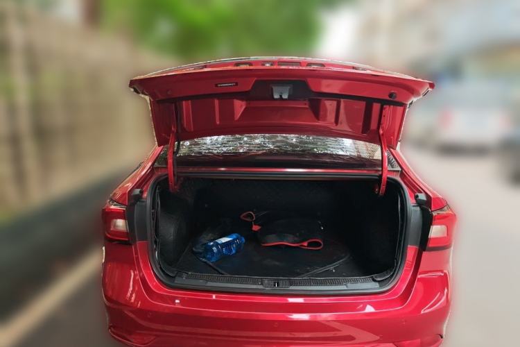 Used Roewe i5 2019 1.5L Automatic 4G Connected Langhao Edition Trunk