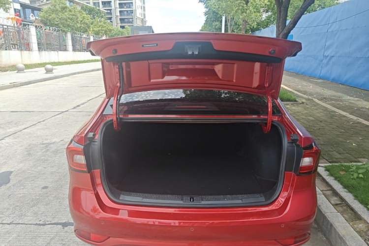 Used Roewe i5 2019 1.5L Automatic 4G Connected Langyue Edition Trunk